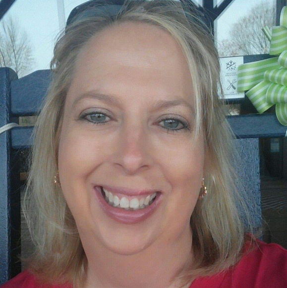 Meet your Posher, Christy - Picture 1 of 1